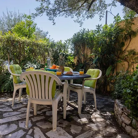 Διαμέρισμα Tina Retreat *