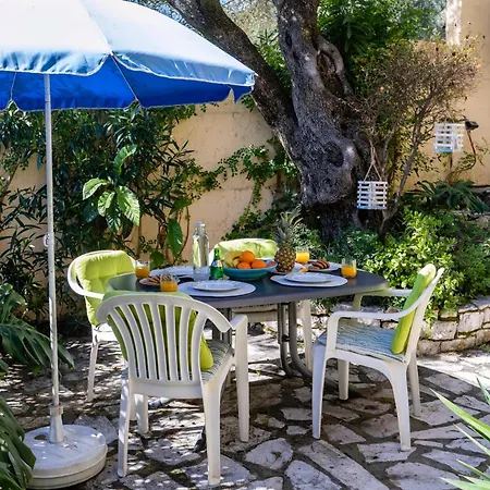 Tina Retreat * Μπαρμπάτι